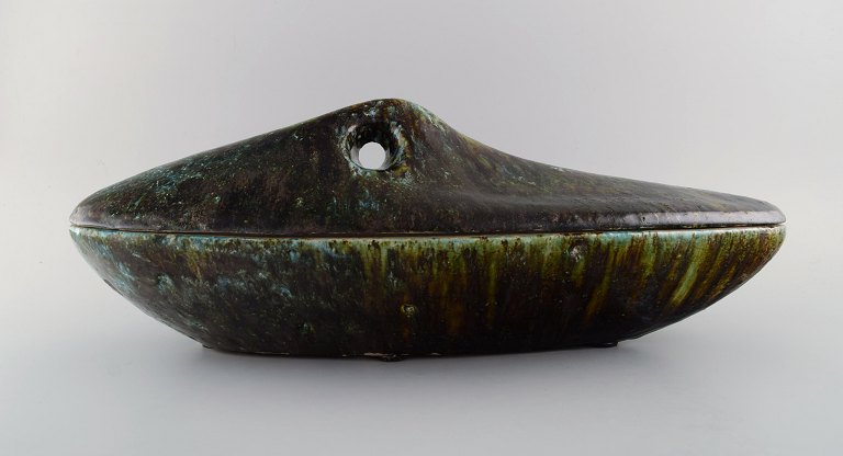 Hans Hedberg (1917-2007) for Biot. Colossal organic unique lidded bowl in glazed 
ceramics. Beautiful glaze in blue-green and earth tones. 1980s. Museum quality.
