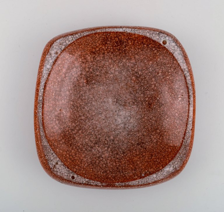 Georges Jouve (1910-1964), France. Unique bowl on foot in glazed crackle 
stoneware. Mid-20th century.
