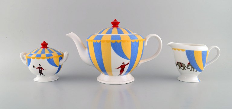Hermès Circus teservice. Tekande, flødekande og sukkerskål i porcelæn. Sent 
1900-tallet. 
