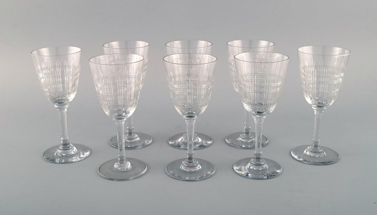 Baccarat, Frankrig. Otte art deco Cavour hvidvinsglas i mundblæst krystalglas. 
1920/30