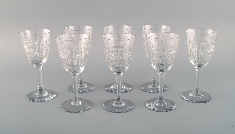 Baccarat, France. Eight art deco Cavour white wine glasses in mouth blown 
crystal glass. 1920s / 30s.
