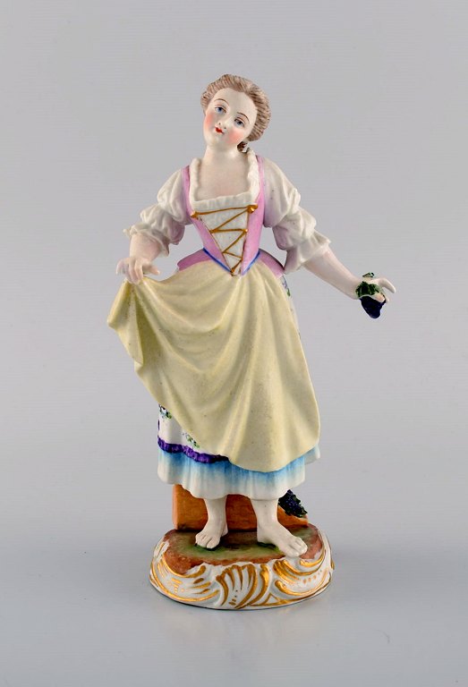 Antik Meissen figur i håndmalet porcelæn. Pige med vindruer. Marcolini perioden 
1774-1814.
