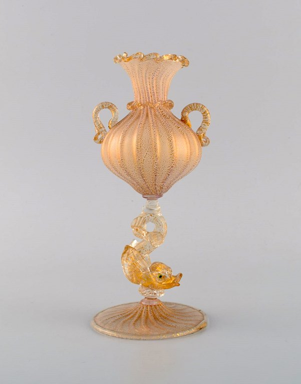 Barovier and Toso, Venice. Rare organically shaped vase in mouth blown art 
glass. Italian design, mid 20th century.
