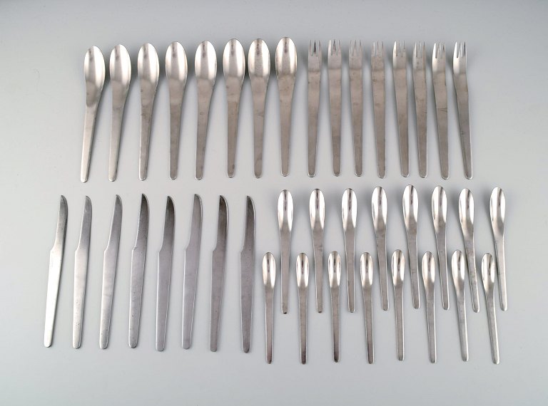 Arne Jacobsen for Georg Jensen and Anton Michelsen. Modernist AJ cutlery. 
Complete dinner service in stainless steel for eight people. Late 20th century.
