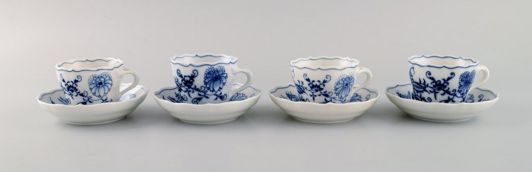 Fire antikke Meissen kaffekopper i håndmalet porcelæn. Tidligt 1900-tallet.
