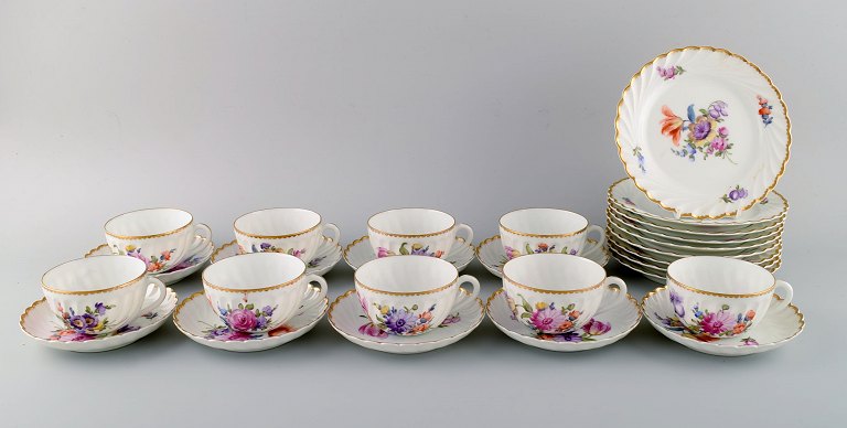 Nymphenburg kaffeservice til ni personer i håndmalet porcelæn med 
blomstermotiver. Tyskland, 1930