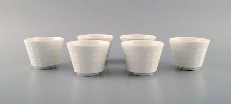 Wilhelm Kåge for Gustavsberg. Six flower pot covers in porcelain. Swedish 
design, 1960s.
