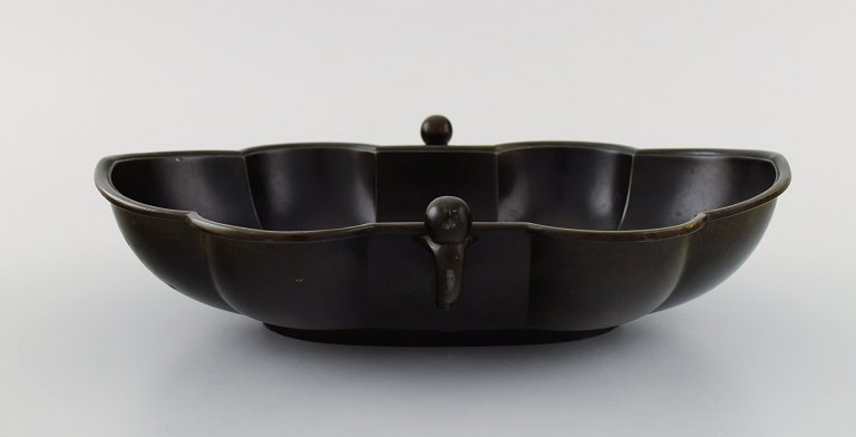 Just Andersen (1884-1943), Danmark. Tidlig skål i diskometal. Smuk patina. 
1930