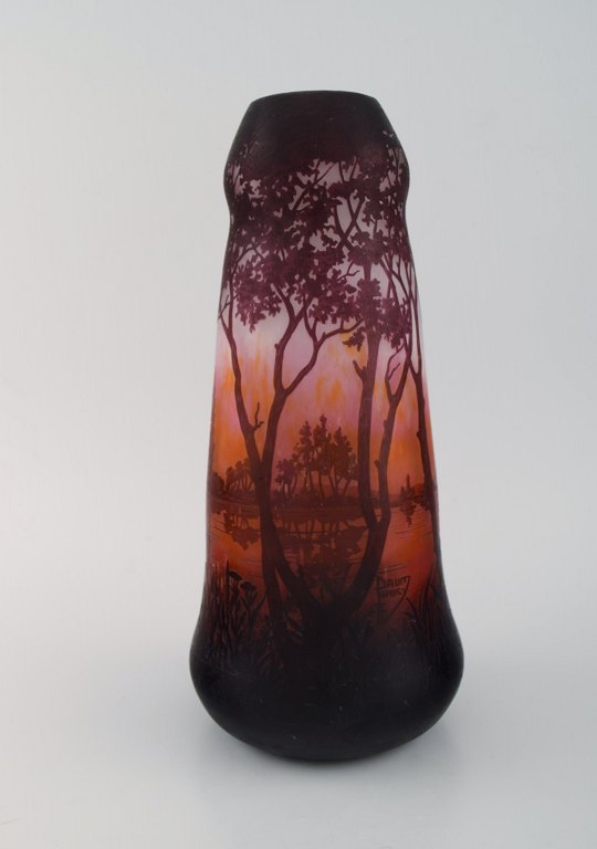 Daum Nancy, France. Large antique vase in mouth blown art glass decorated with 
lake landscape and trees. Approx. 1910.
