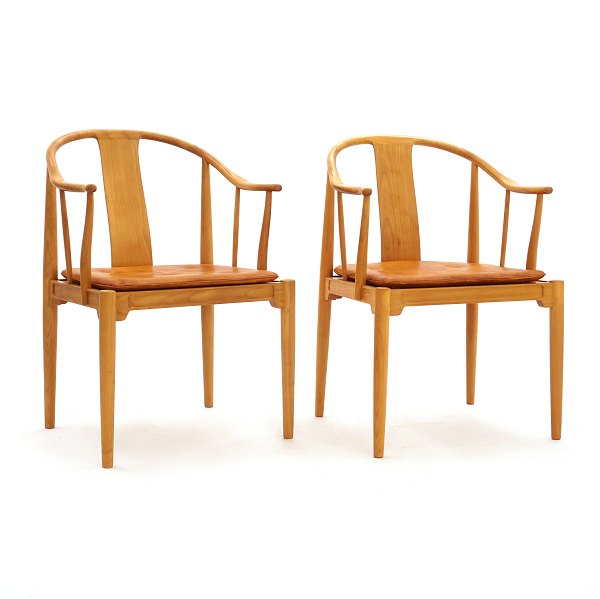 Hans J. Wegner: A pair of Chinachairs. Very nice patinated cherrywood. Produced 
by Fritz Hansen