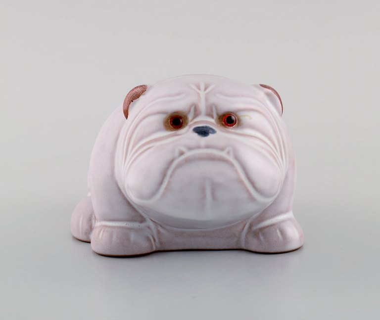 Jie Keramik, Sverige. Bulldog i håndmalet glaseret keramik. Svensk design, 
1970/80