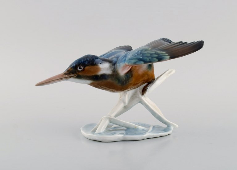 Fritz Heidenreich for Rosenthal. Hand-painted porcelain figure. Kingfisher. 
Mid-20th century.
