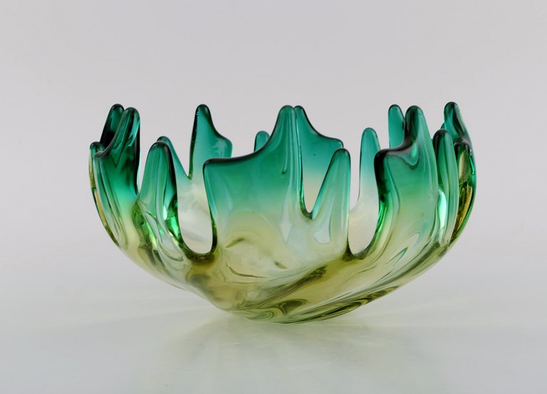 Murano bowl in mouth blown art glass. Green and yellow shades. 1960s.
