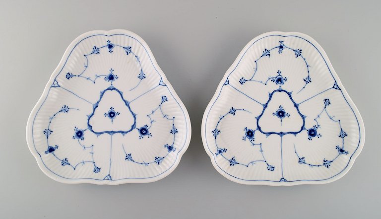 Two antique triangular Royal Copenhagen Blue Fluted Plain dishes. Mid-19th 
century.
