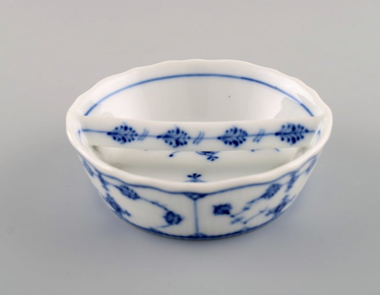 Antique Royal Copenhagen Blue fluted Plain ash tray. Model number 1/1. Dated 
1889 - 1922.
