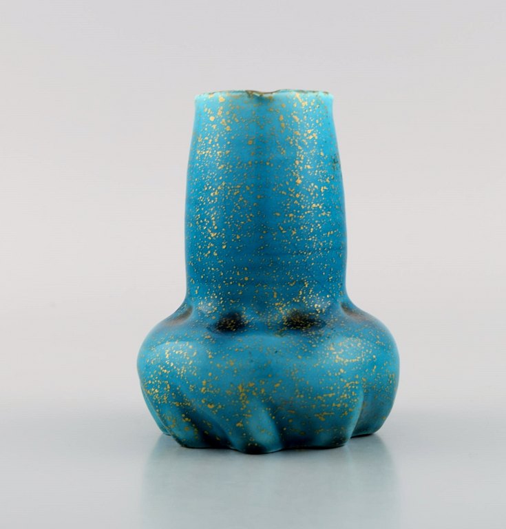 Clément Massier (1845-1917) for Golfe Juan. Antik vase i glaseret keramik. Smuk 
glasur i turkis nuancer. Ca 1900.
