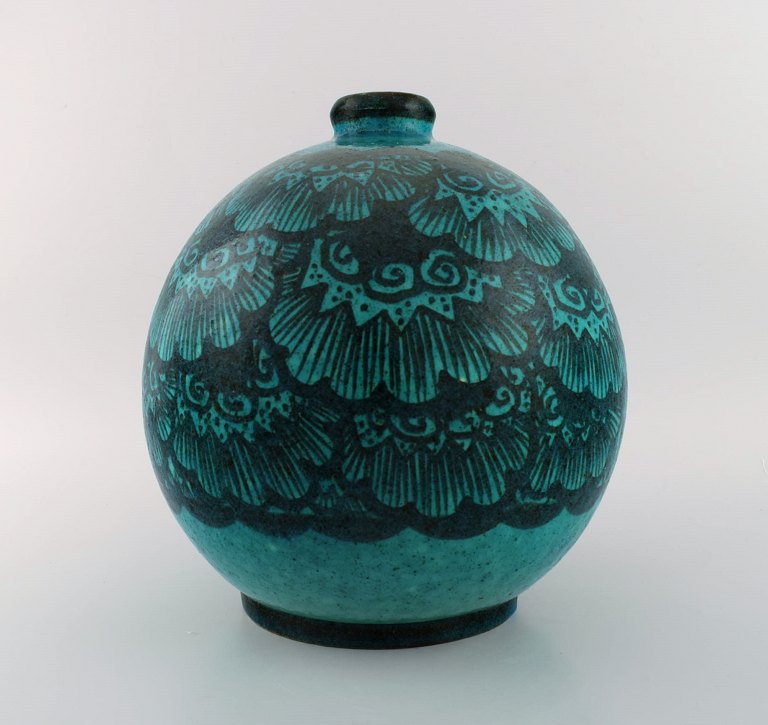 Edmond Lachenal (1855-1948), Frankrig. Stor rund unika vase i håndmalet glaseret 
keramik. Smuk glasur i turkis nuancer. 1920/30