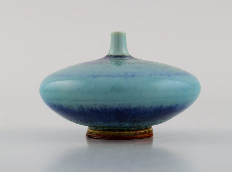 Berndt Friberg (1899-1981) for Gustavsberg Studiohand. Miniature vase in glazed 
stoneware. Beautiful aniara glaze. 1970s.
