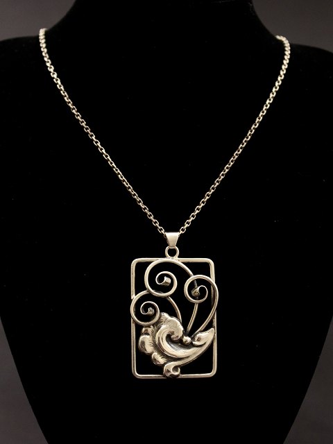 Chain with art deco pendant