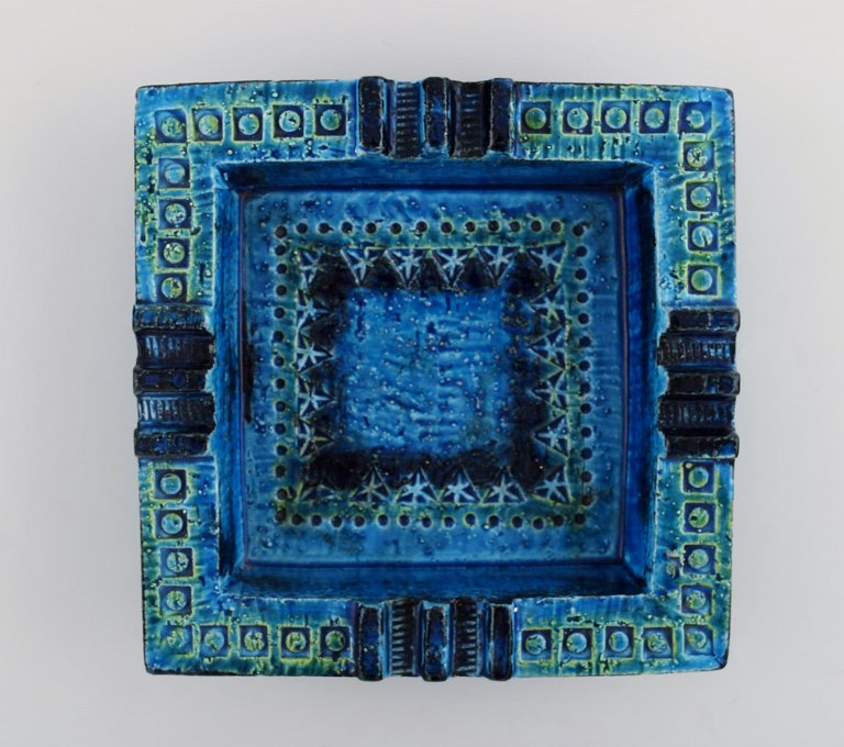 Aldo Londi for Bitossi. Square bowl in Rimini-blue glazed ceramics with 
geometric patterns. 1960s.
