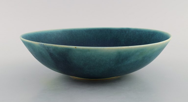 Large Saxbo bowl in glazed ceramics. Beautiful turquoise glaze. Mid-20th 
century.
