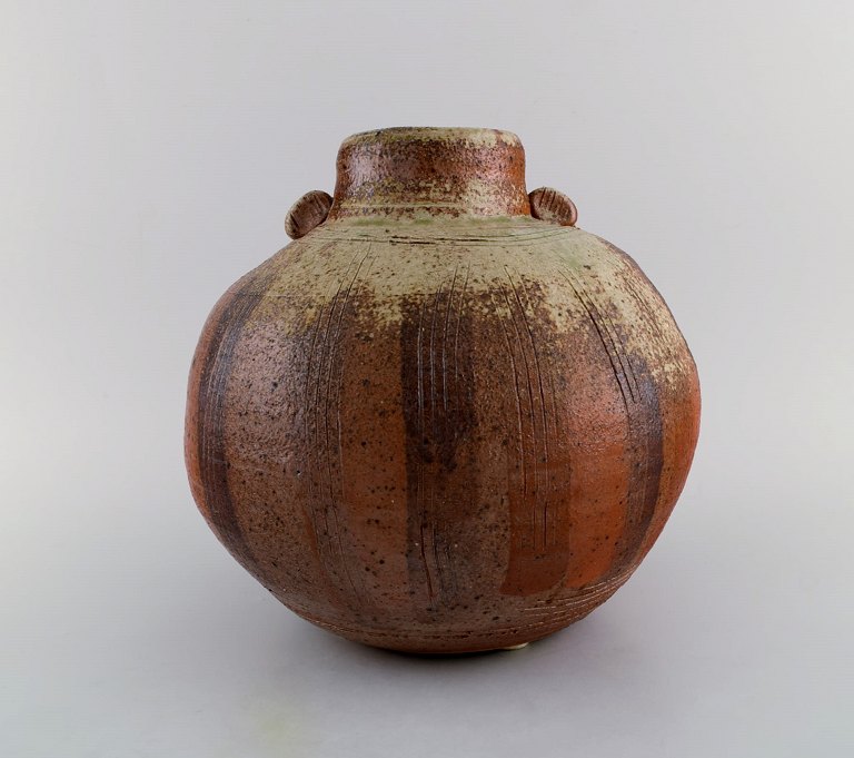 Gerd Zinnerström, Sweden. Large round unique vase in glazed stoneware. Raku 
burnt technique. Kao-Lin. 1980s.
