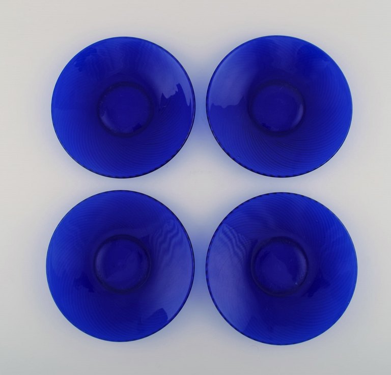 Monica Bratt for Reijmyre. Four plates in blue mouth-blown art glass. Mid-20th 
century.
