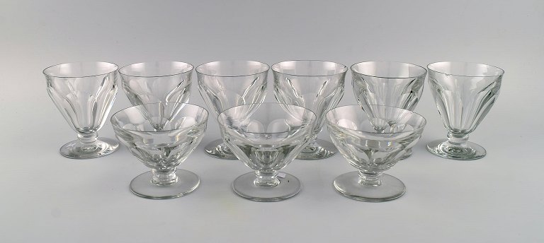 Baccarat, Frankrig. 9 Tallyrand glas i klart mundblæst krystalglas. Midt 
1900-tallet.
