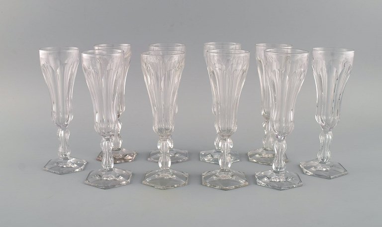 Val St. Lambert, Belgium. Ten Lalaing champagne flutes in clear mouth-blown 
crystal glass. Mid-20th century.

