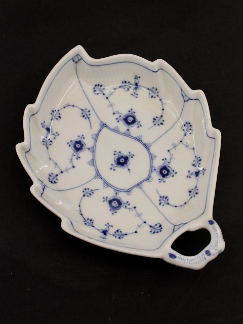 Blue fluted dish 1/144