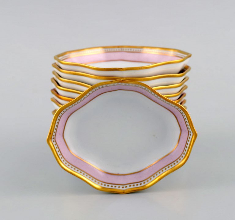 Kaiser, Germany. 11 porcelain dishes with hand-painted pink and gold decoration. 
Dated 1978.
