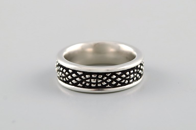 Lene Munthe for Georg Jensen. Ring i sterlingsølv. Model 426. Sent 1900-tallet.
