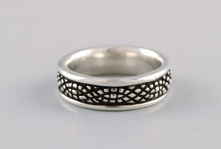 Lene Munthe for Georg Jensen. Ring in sterling silver. Model 426. Late 20th 
Century.
