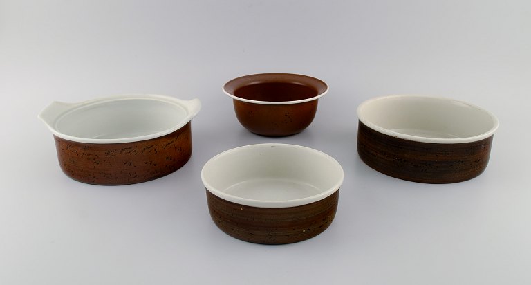 Stig Lindberg for Gustavsberg. Four Coq bowls / dishes in glazed stoneware. 
Beautiful speckled glaze in brown shades. Swedish design, 1960s.
