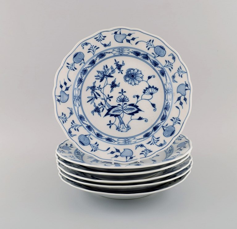 Seks antikke Meissen Løgmønstret middagstallerkener i håndmalet porcelæn. Sent 
1800-tallet.
