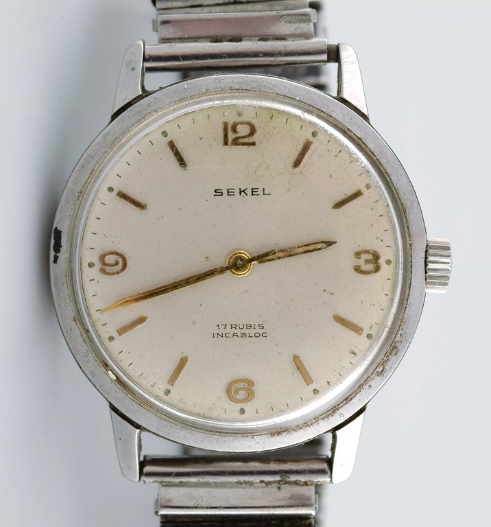 Sekel wristwatch with manual winding. Mid-20th century.