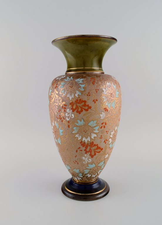 Large Doulton Lambeth pottery vase with hand-painted flowers and gold 
decoration. Early 20th century.
