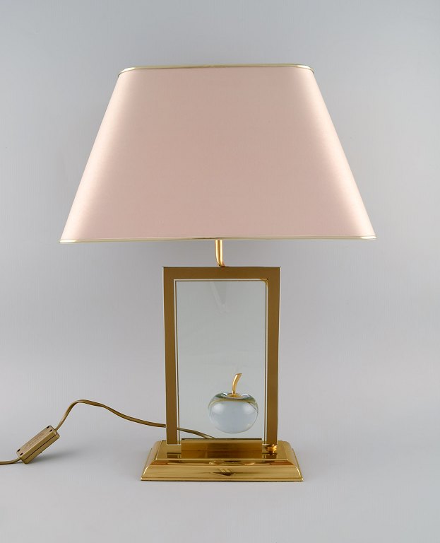 Le Dauphin, Frankrig. "La Pomme" bordlampe i klart kunstglas og messing. 
1960/70