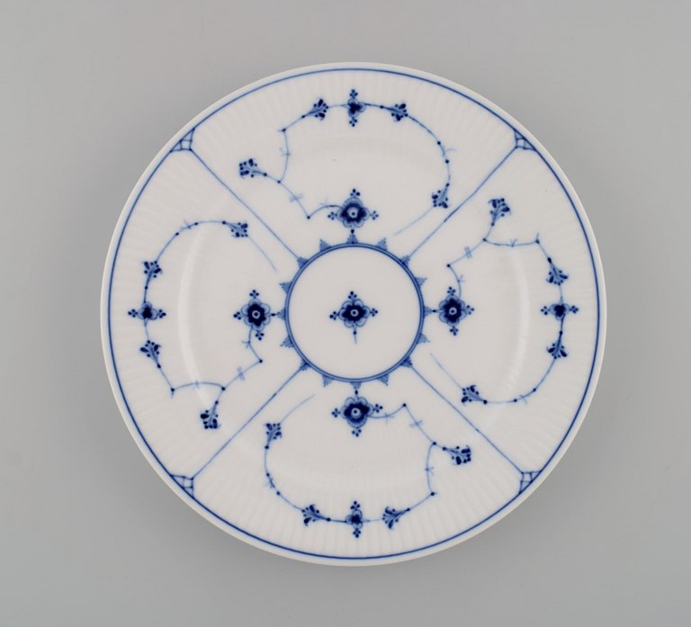 Antique Royal Copenhagen Blue Fluted Plain lunch plate. Model number 1/184. Late 
19th century.
