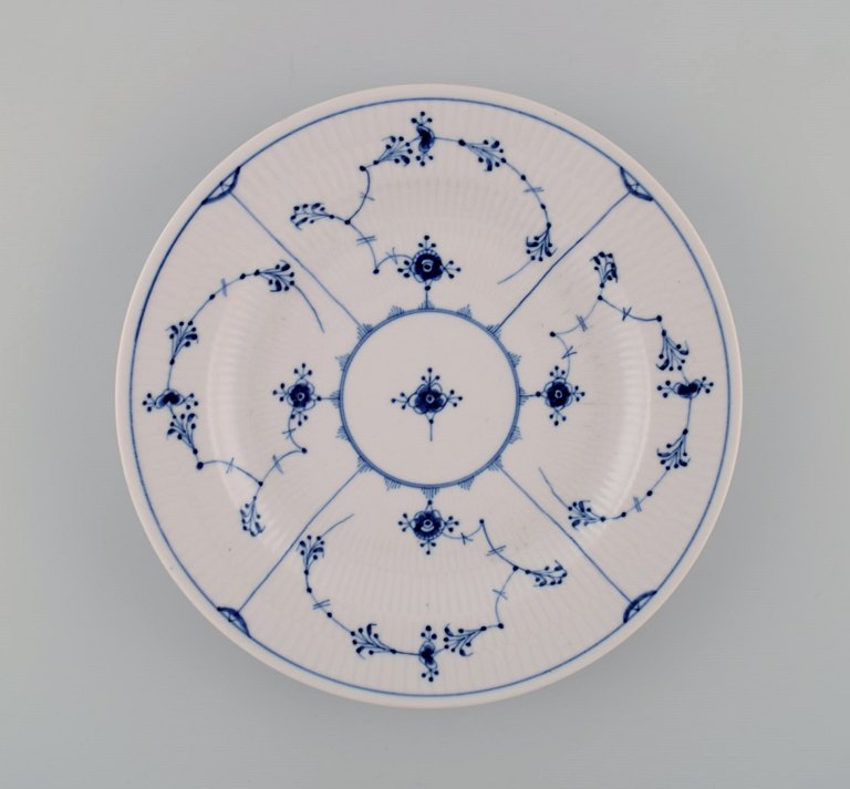 Antique Royal Copenhagen Blue Fluted Plain dinner plate. Early 19th century.
