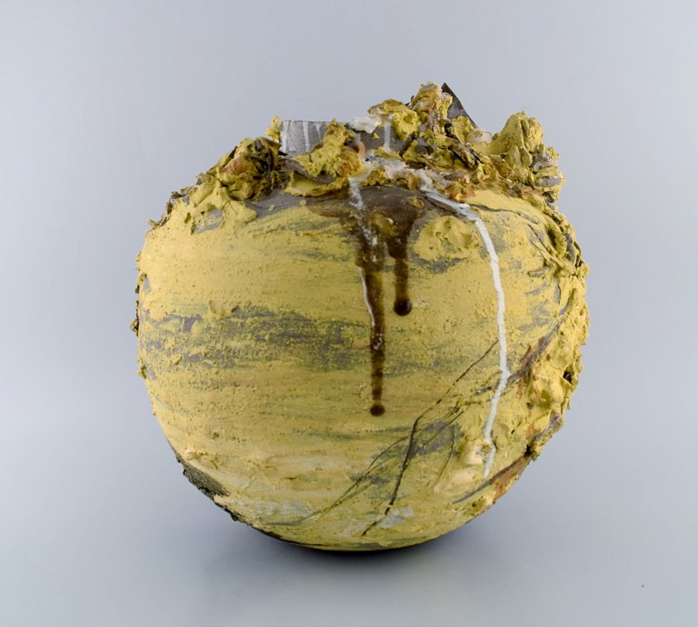 Christina Muff, Danish contemporary ceramicist (b. 1971). Large sculptural 
unique vase in glazed stoneware. Beautiful yellow stoneware decoration and 
celadon glaze.
