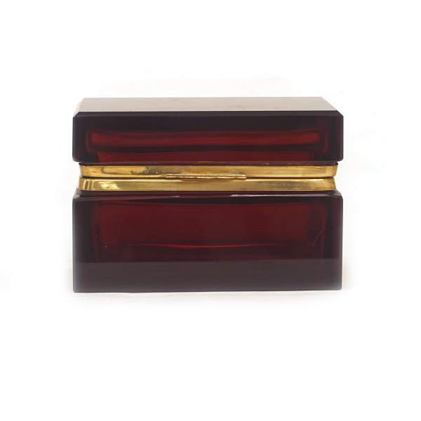 Ruby red sugar box, glass. France circa 1860-80. H: 9,8cm. W: 13,3cm. D: 8,4cm