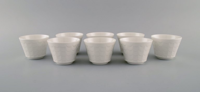 Wilhelm Kåge for Gustavsberg. Eight cups in white glazed porcelain. Swedish 
design, 1960s.
