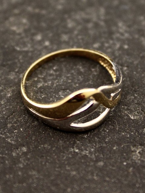 14 carat gold ring