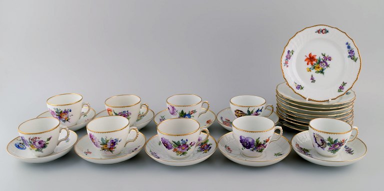 Royal Copenhagen Saxon Flower coffee service for 9 people. Early 20th century.
