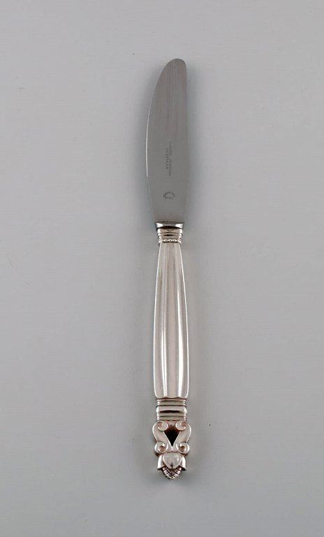 Georg Jensen Acorn dinner knife in sterling silver and stainless steel. Two 
pieces in stock.
