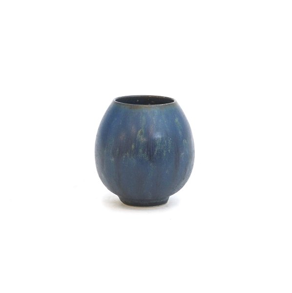Small blue glazed Saxbo stoneware vase. Signed Saxbo 499 ESTN. H: 6cm