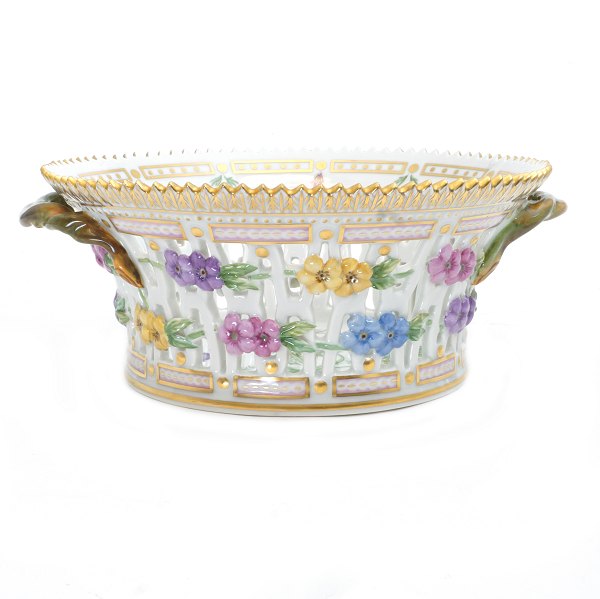 Flora Danica fruit bowl by Royal Copenhagen #3534. 1. quality. Perfect 
condition. H: 9cm. D: 23cm