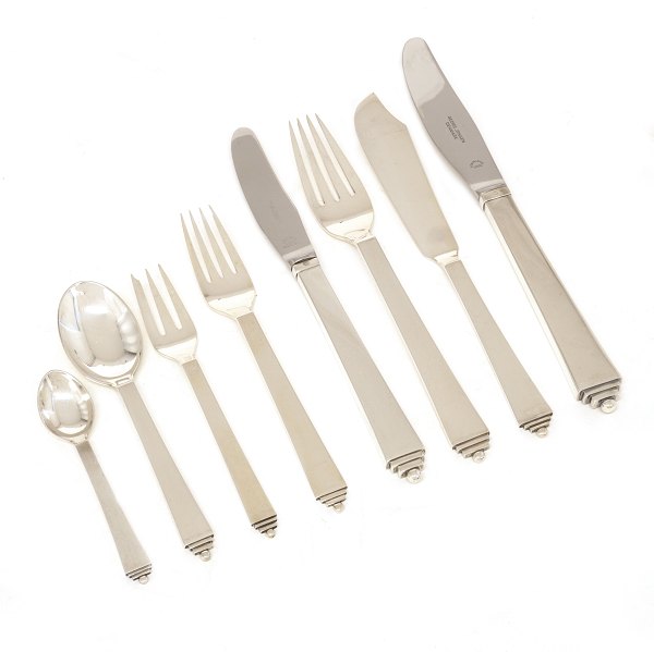 Harald Nielsen for Georg Jensen Pyramide sterling silver cutlery for 12 persons. 
101 pieces