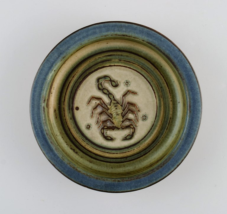 Royal Copenhagen low bowl in glazed ceramics with scorpion. Beautiful sung glaze 
and blue edge. 1970s.
